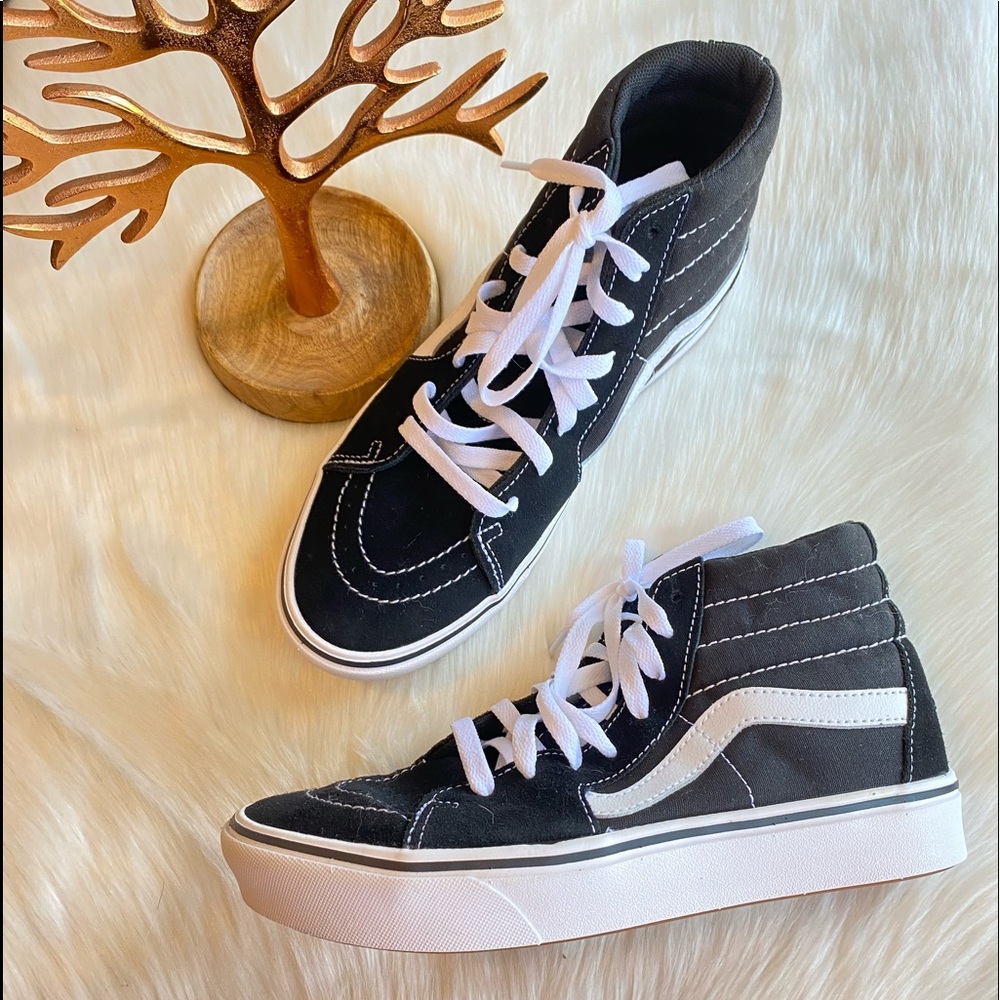 NWOT Van's Black White Sneakers Women
Size 8